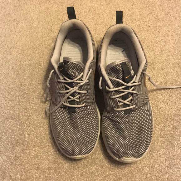 nike roshe boot womens